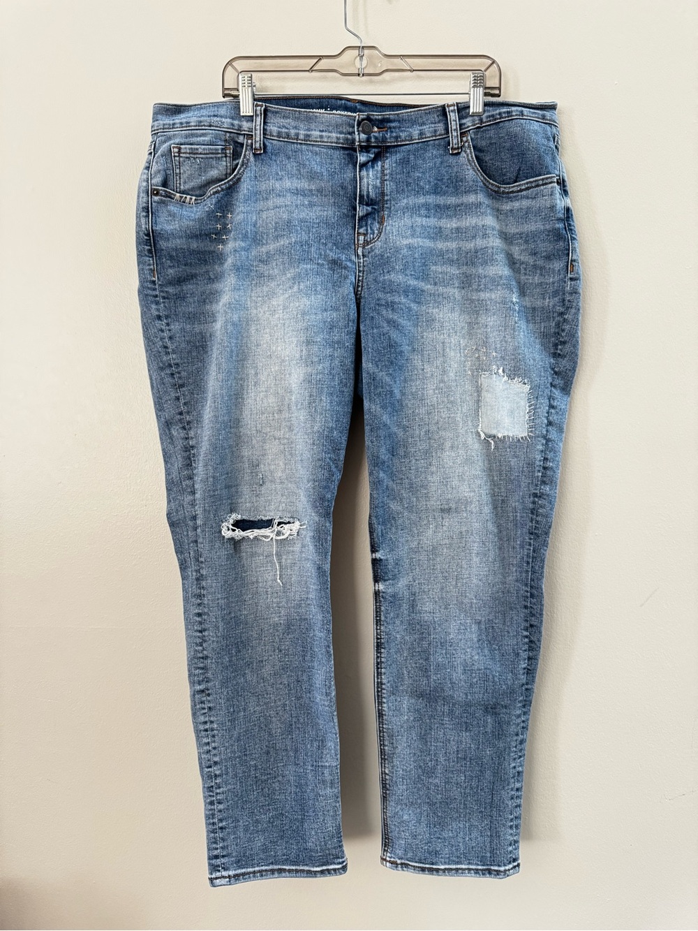Old Navy Boyfriend Straight Leg Jeans Distressed Stretch size 18 NWOT